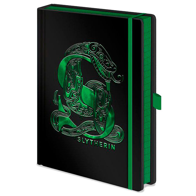 Cahier premium Harry Potter Slytherin au format A5 avec couverture verte et logo de la maison Slytherin.