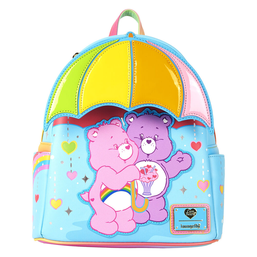 Sac à dos Loungefly Care Bears avec motif arc-en-ciel vu de face sur fond blanc
