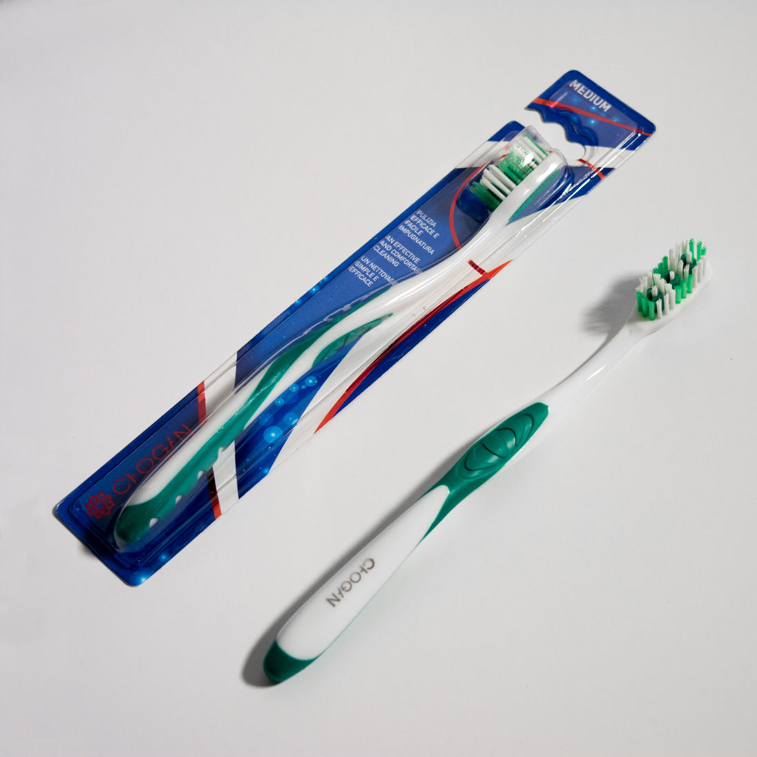Brosse à dents Chogan à soies moyennes, coloris blanc et vert, vue de face
