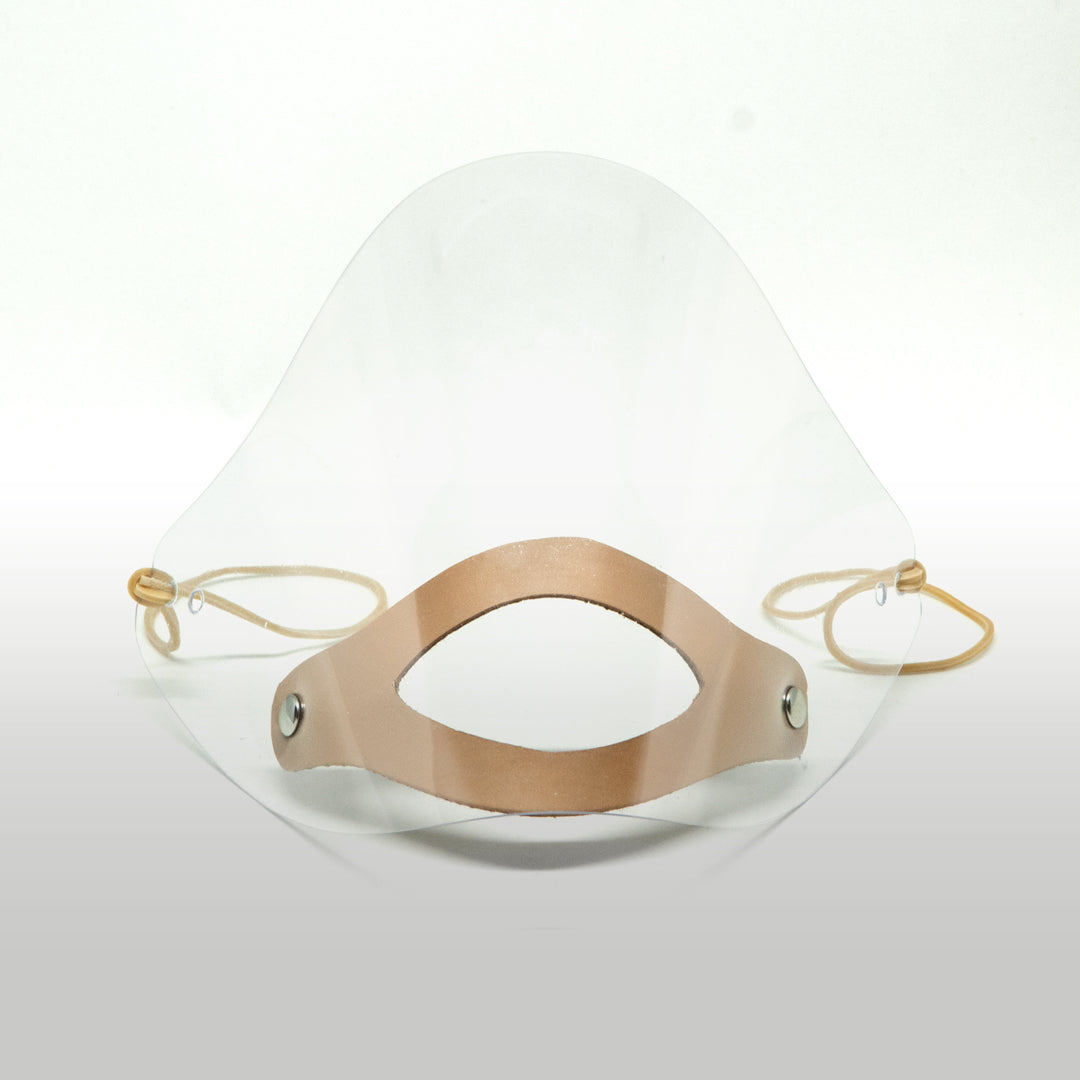 Protège-bouche et nez transparent Chogan porté par un professionnel de la restauration