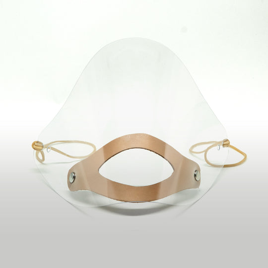 Protège-bouche et nez transparent Chogan porté par un professionnel de la restauration