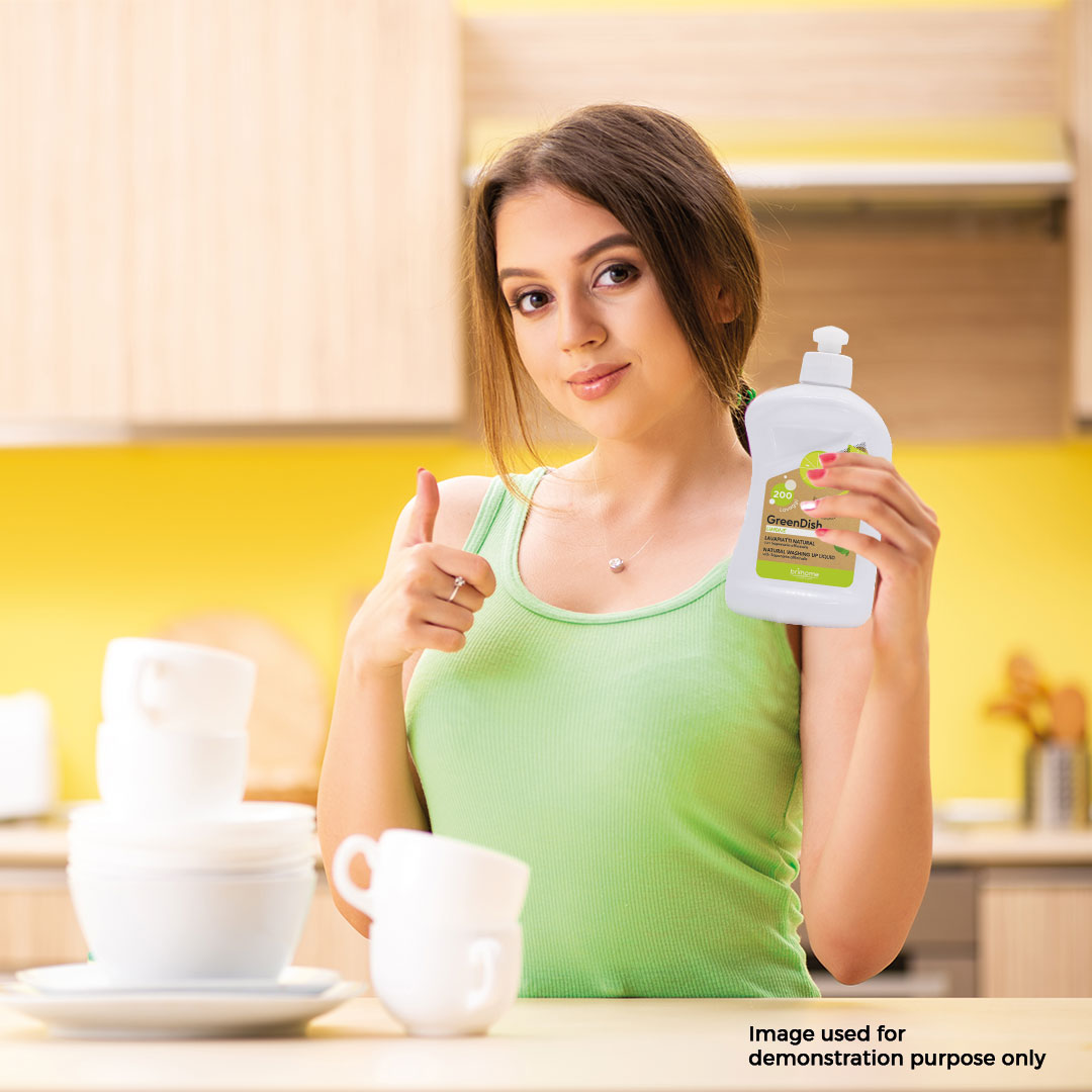 Gros plan sur le parfum frais de citron du liquide vaisselle GreenDish Chogan