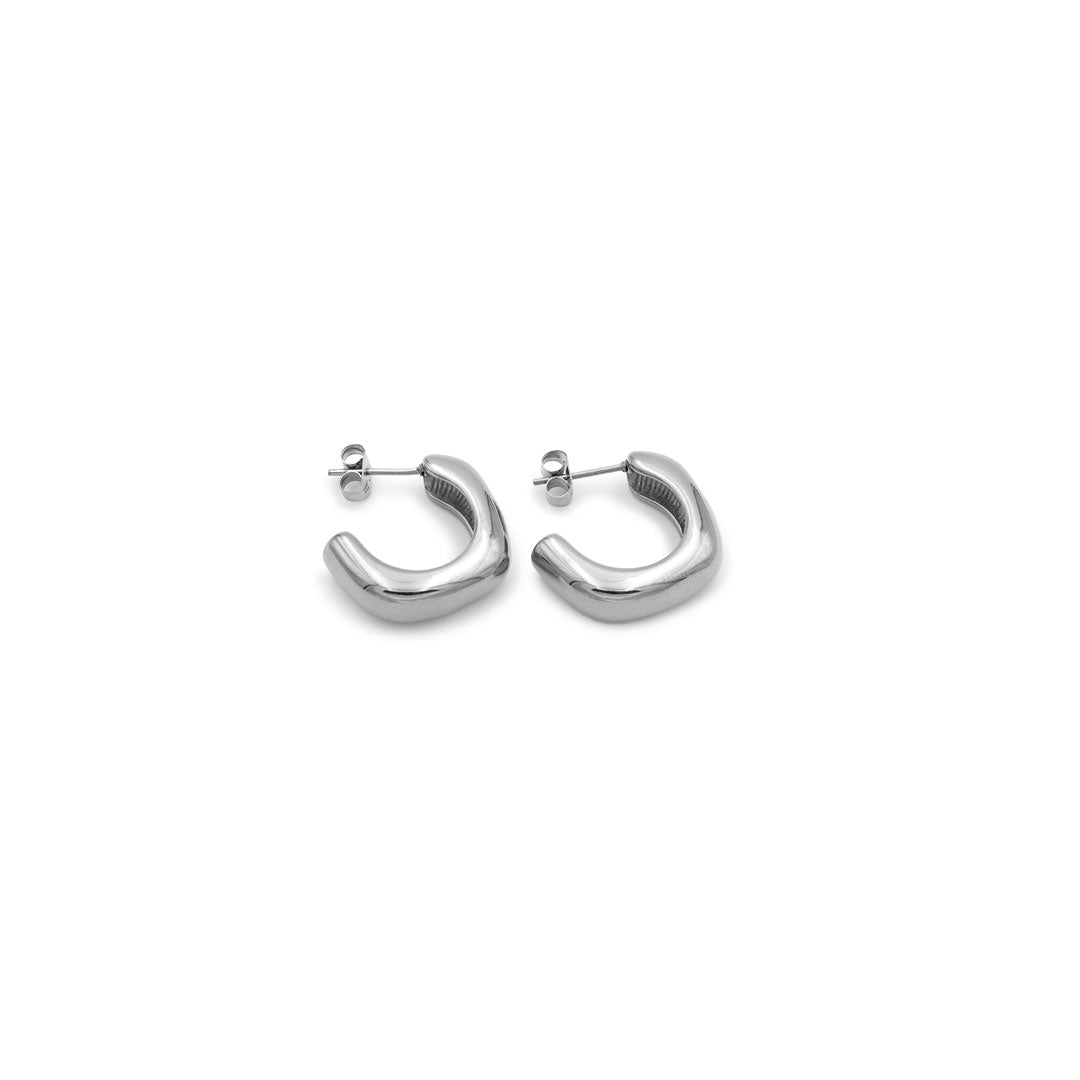 Boucles d'oreilles Squared Hoop Chogan en acier inoxydable - Détail du fermoir