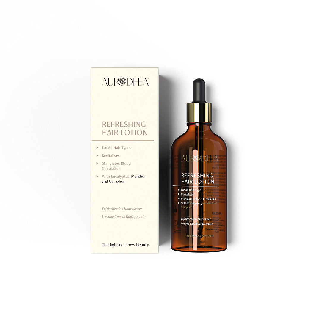 Personne appliquant le Shampoing Anti-Chute Chogan sur ses cheveux