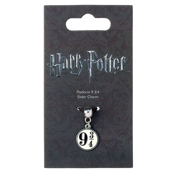 Charm Harry Potter Platform 9 3/4 en alliage de zinc présenté sur fond blanc, montrant les détails précis du design