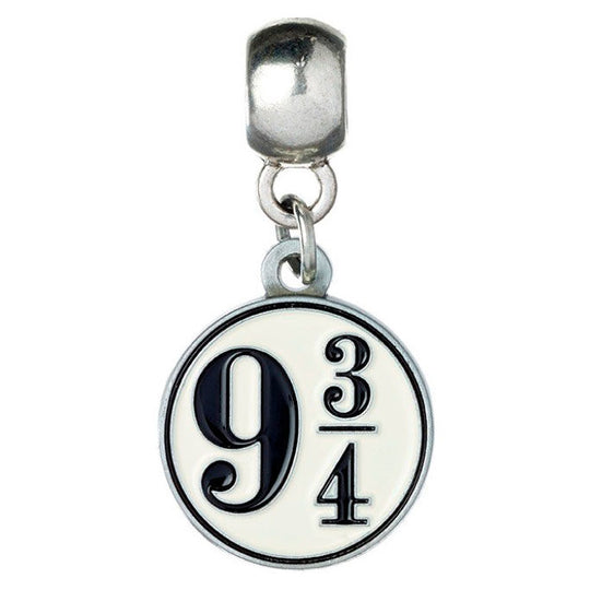 Vue rapprochée du charm Harry Potter Platform 9 3/4 avec sa taille compacte de 11x6x1 cm, idéal pour bracelets et colliers