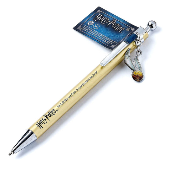 Stylo Harry Potter Golden Snitch avec détails dorés, présenté sur fond blanc, signé THE CARAT SHOP.