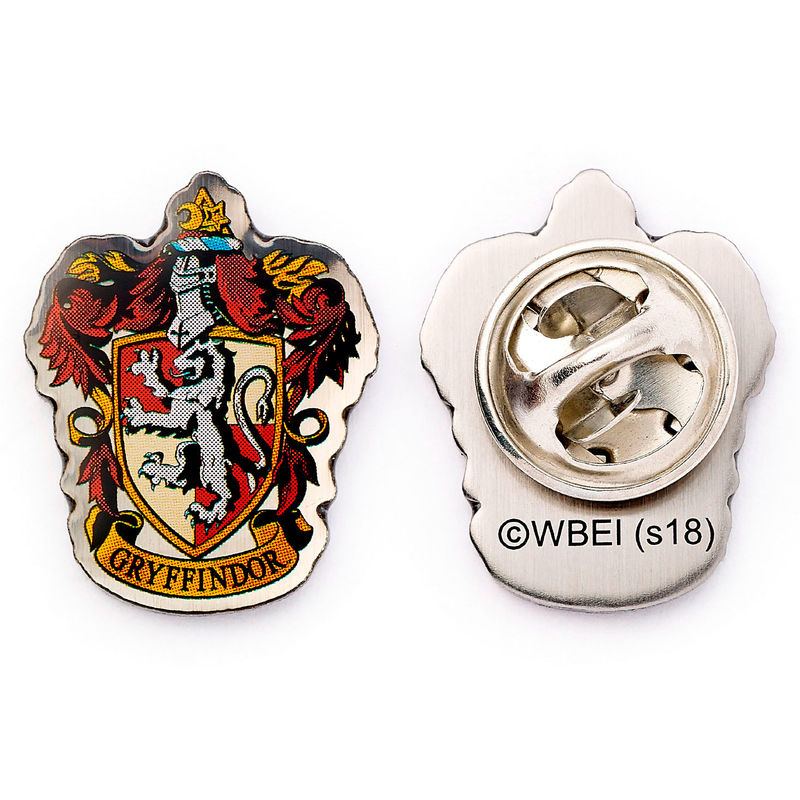 Pin's Harry Potter représentant le blason rouge et or de la maison Gryffindor, signé THE CARAT SHOP, avec détails précis et finition soignée.
