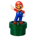 Lampe Super Mario Bros posée sur une étagère décorative avec accessoires gaming