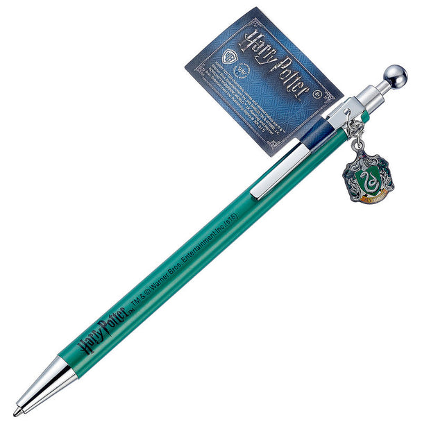 Stylo officiel Harry Potter aux couleurs de la maison Serpentard, vert et argent, signé Warner Bros Discovery.