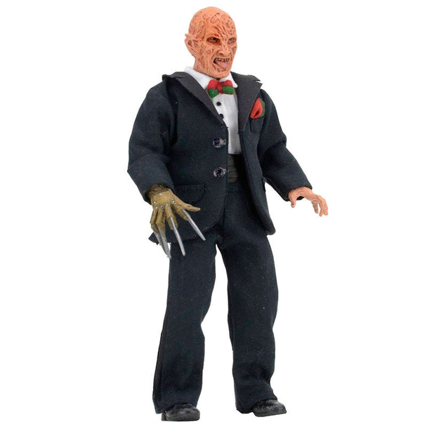 Vue détaillée du visage effrayant de la figurine Freddy Krueger avec son chapeau emblématique
