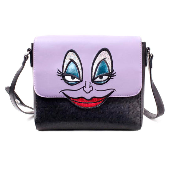 Photo du sac à épaule Disney Ursula DIFUZED porté à l'épaule, démonstration de sa taille et style
