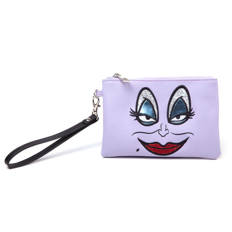 Pochette Ursula Disney posée sur une surface blanche montrant son format compact