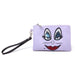 Pochette Ursula Disney posée sur une surface blanche montrant son format compact