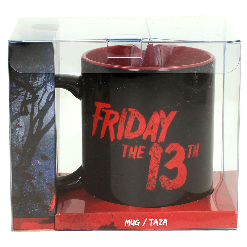 Vue latérale du mug Friday the 13th montrant le détail du logo SD TOYS et la finition brillante