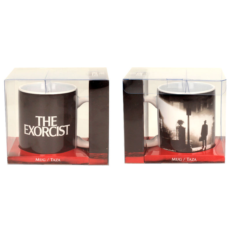 Mug The Exorcist Poster posé sur une table, mettant en valeur sa finition brillante et sa forme ergonomique