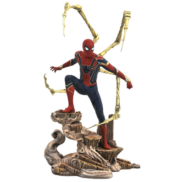 Figurine diorama Iron Spiderman 23cm en PVC de DIAMOND SELECT inspirée d'Avengers Infinity War, vue de face avec détails précis