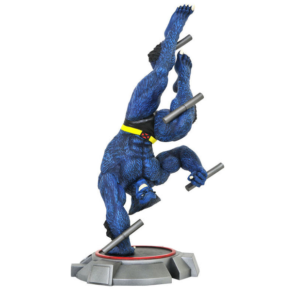 Figurine diorama Beast des X-Men de 25 cm en PVC sculptée par Sam Greenwell, représentant le personnage emblématique Marvel.