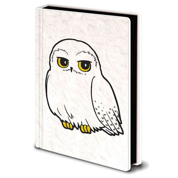 Cahier A5 premium Harry Potter avec illustration d'Hedwige sur la couverture, format 14,8x21 cm.
