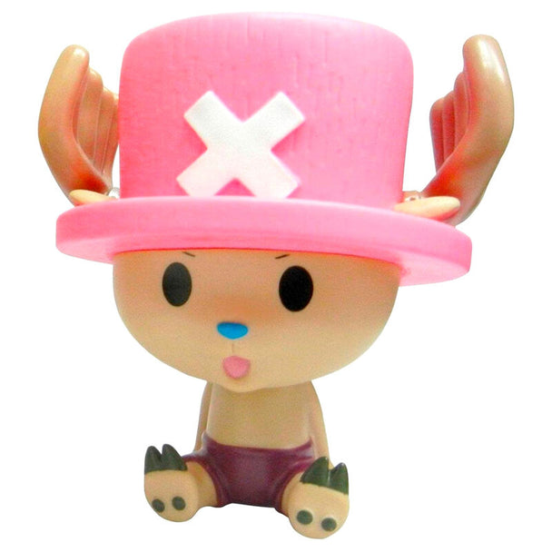 Figurine tirelire Chopper Chibi de 16 cm en PVC, modèle officiel Plastoy inspiré de One Piece, vue de face avec détails colorés.