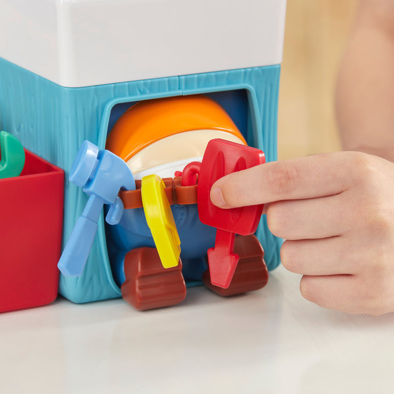 Boîte du jeu Fontanero Chapucero avec logo Hasbro visible sur fond blanc