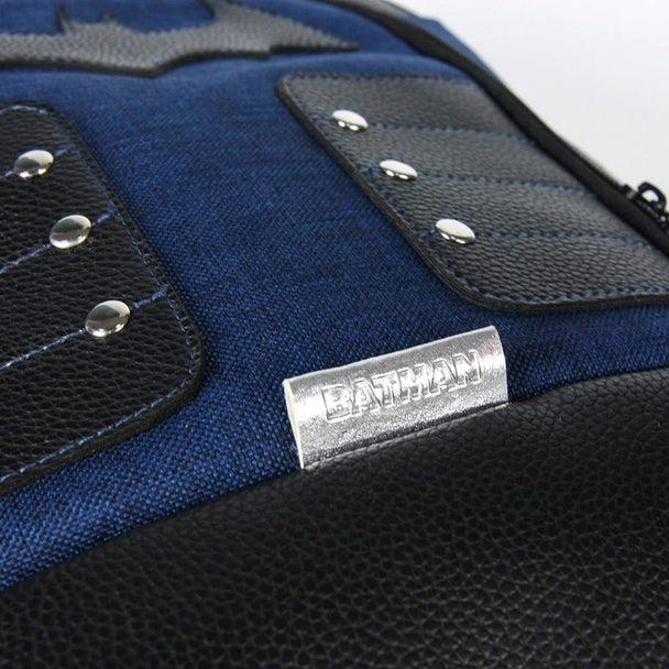 Détail du motif Batman imprimé sur le sac à dos CERDÁ de 46cm