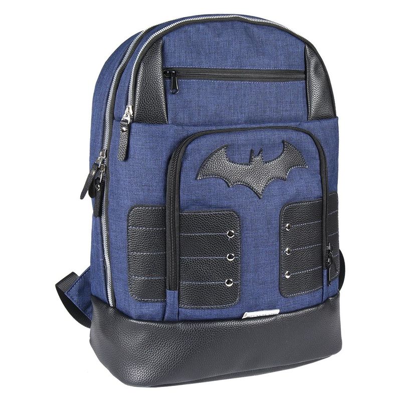 Sac à dos Batman DC Comics posé sur un fond neutre mettant en valeur son design