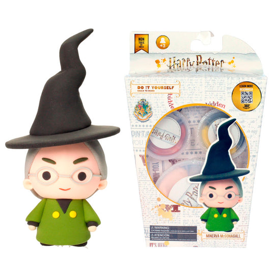 Figurine terminée de Minerva McGonagall en pâte à modeler, fidèle au personnage de la saga