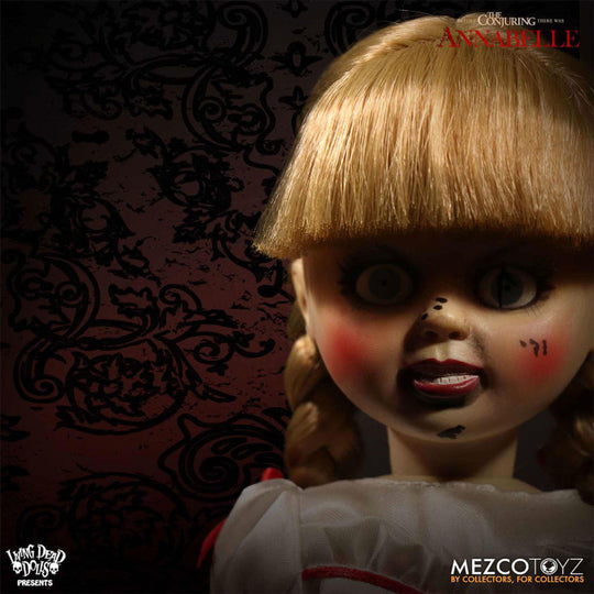 Figurine Annabelle Living Dead Dolls articulée montrant les bras mobiles