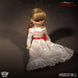 Vue latérale de la figurine Annabelle Living Dead Dolls avec vêtements en tissu