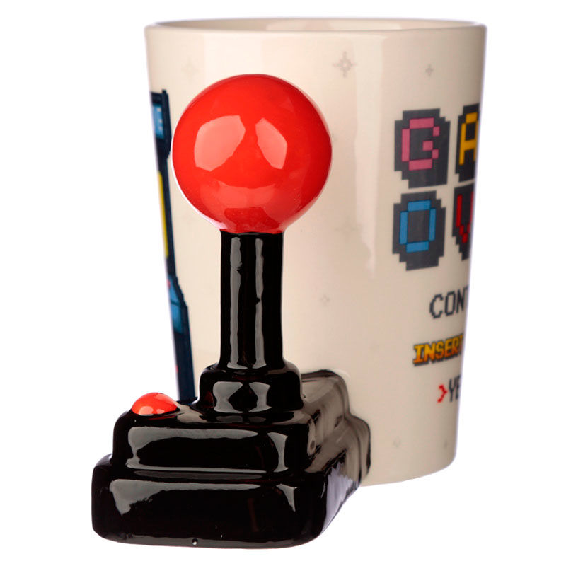 Profil latéral du mug arcade Game Over montrant ses dimensions compactes