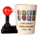 Vue rapprochée du design coloré Game Over imprimé sur le mug en céramique