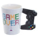 Mug Game Over posé sur une table avec une lumière naturelle soulignant son design original