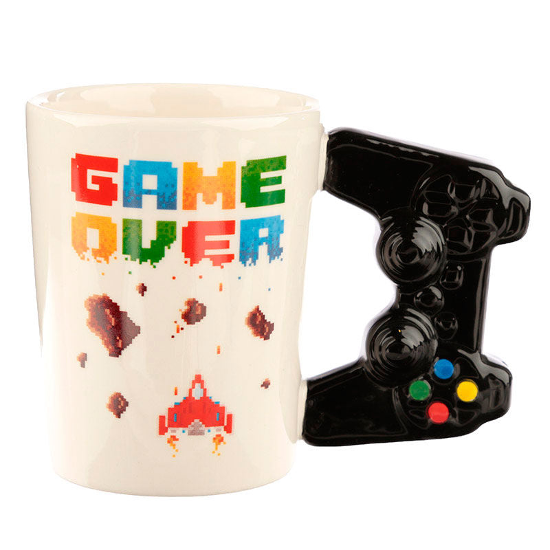 Photo du mug Game Over emballé dans son packaging officiel PUCKATOR