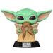 Vue rapprochée de la figurine Funko POP The Child avec grenouille, détail et couleurs vives