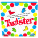 Vue rapprochée des mains et pieds des joueurs sur le tapis Twister pendant le jeu