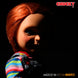 Gros plan sur le visage expressif de la figurine Chucky Good Guys 38 cm