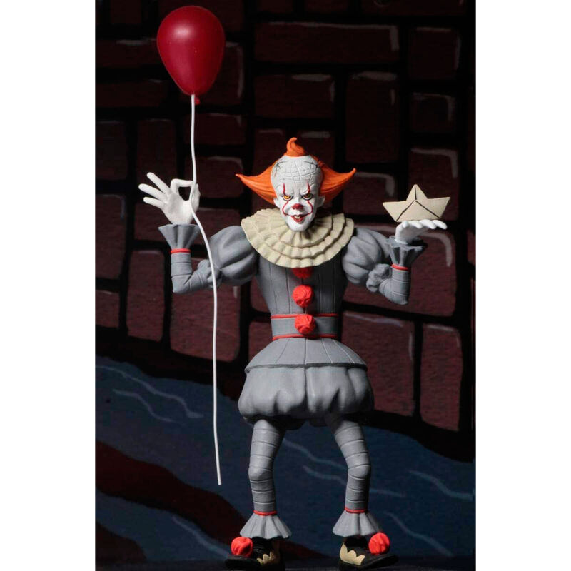 Figurine Pennywise 15cm NECA vue de face avec détails réalistes du clown It 2017