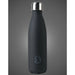 Gourde Water Revolution Black 500ml posée sur une table, sans condensation extérieure