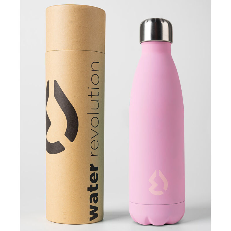 Gourde rose WATER REVOLUTION tenue à la main, illustrant son design ergonomique et antitranspiration