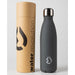Pack complet de la gourde Water Revolution Grey avec ses 500ml de capacité et design moderne.