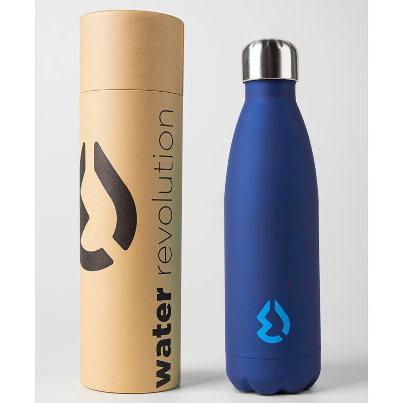 Gourde WATER REVOLUTION en usage extérieur, démontrant sa résistance et isolation thermique