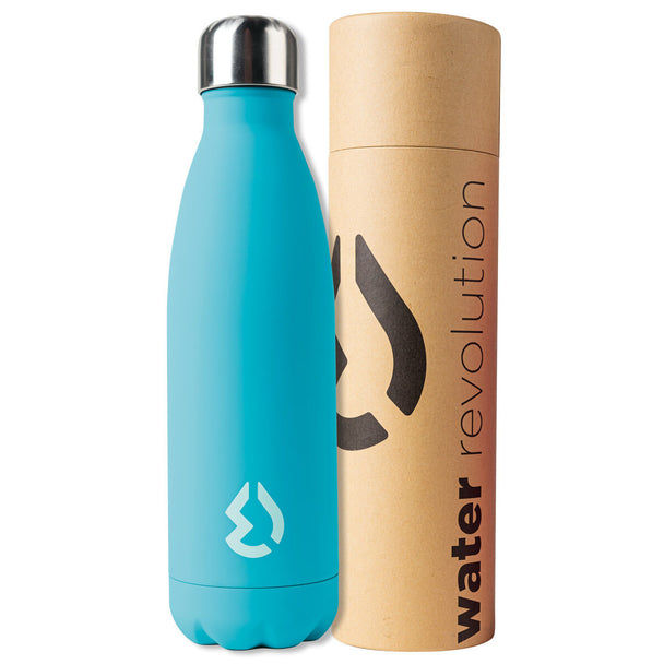 Bouteille isotherme WATER REVOLUTION turquoise 500ml en acier inoxydable posée sur une table en bois