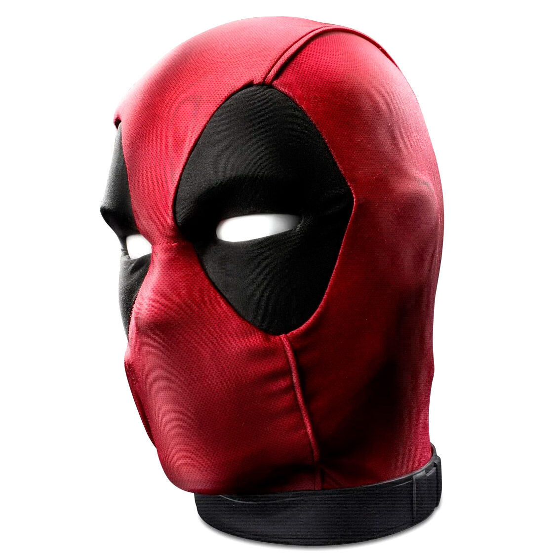 Gros plan sur les yeux mobiles du buste Deadpool électronique HASBRO
