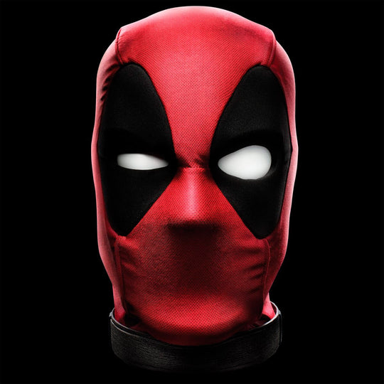Photo du buste Deadpool avec éclairage mettant en valeur les textures réalistes