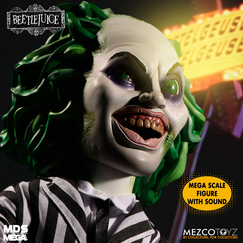 Figurine Beetlejuice parlante de 38cm en position debout avec détails précis du visage et costume.