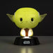 Lampe Yoda en fonctionnement éclairant une pièce sombre avec lumière verte