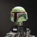 Lampe Bobba Fett Star Wars éclairant une pièce sombre avec une lumière douce