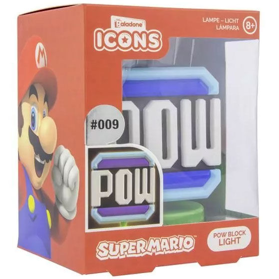 Lampe Super Mario POW posée à côté d'autres objets geek dans une chambre gaming