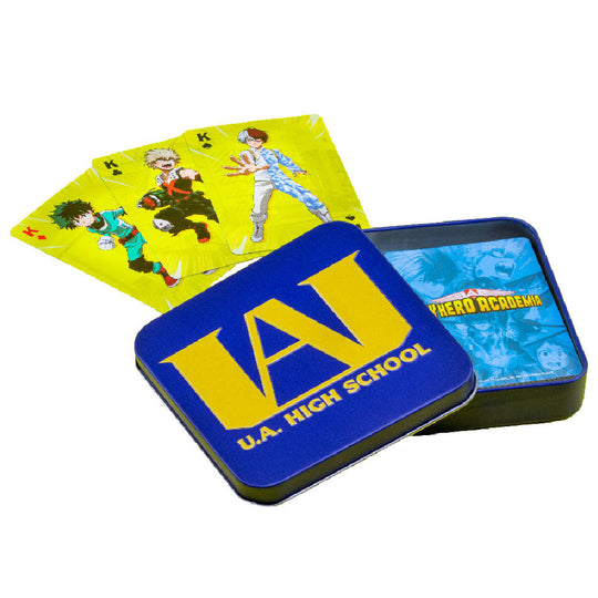 Joueurs en train de s'affronter autour d'une table avec le jeu de cartes My Hero Academia